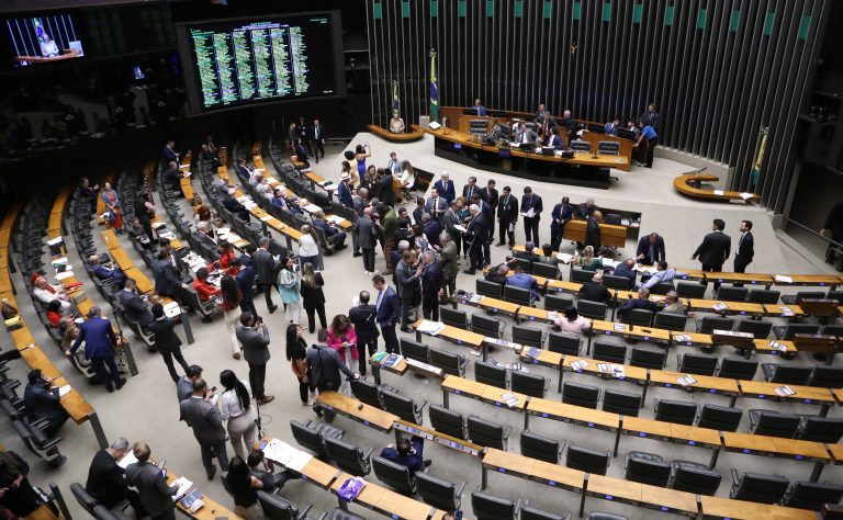 Progressão de pena e polícias municipais são pontos polêmicos no debate da PEC da Segurança Pública
